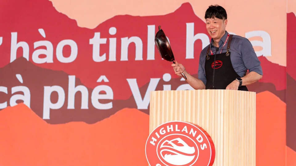 Lần đầu lộ diện trước truyền thông, ‘cha đẻ’ chuỗi cà phê Highlands Coffee David Thái tiết lộ lý do ‘kín tiếng’ suốt gần 3 thập kỷ
