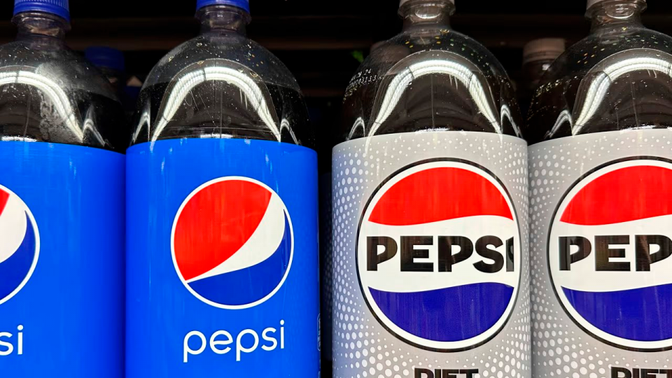  Vì sao Pepsi thua Coca sau 50 năm sản xuất ở Ireland: Bài học từ cuộc chiến ‘Cola War’
