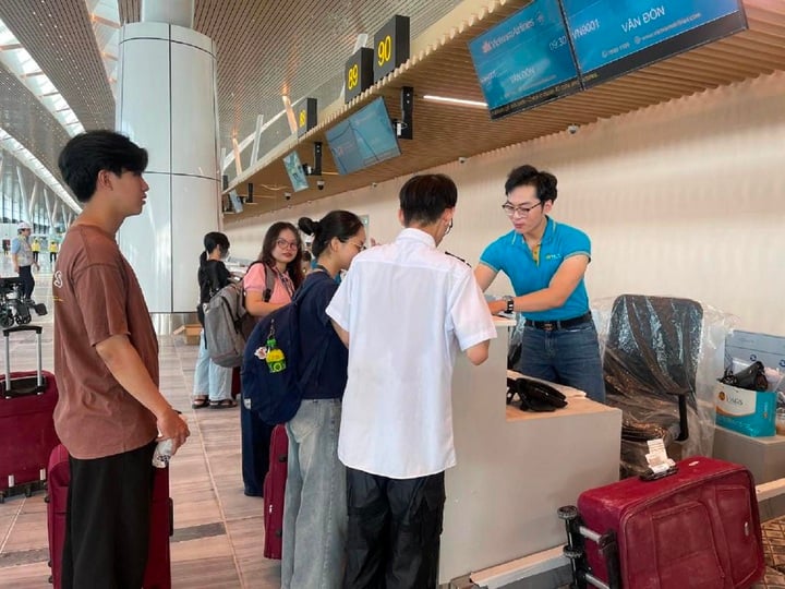 Hàng không dự kiến đón 2,4 triệu khách cao điểm 30/4-1/5