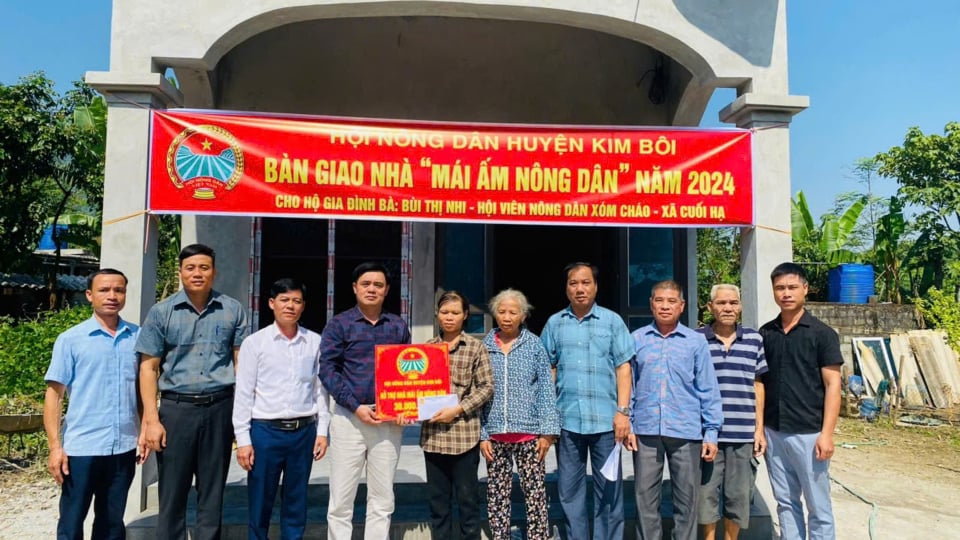 Hội Nông dân tỉnh Hòa Bình chung tay xóa nhà tạm, thắp sáng niềm tin cho hội viên nông dân