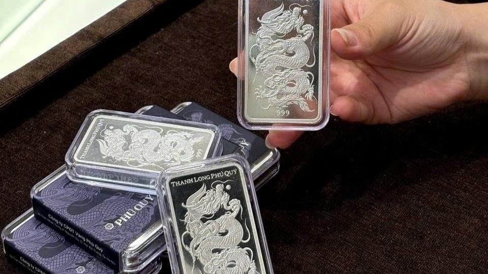 Giá bạc hôm nay 12/7: Tăng mạnh nhờ vàng phục hồi và kỳ vọng FED hạ lãi suất