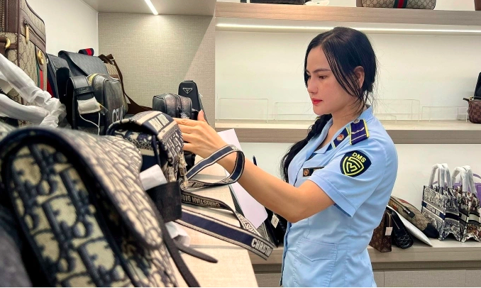 Tin hot thị trường ngày 15/7: MC Hoàng Linh bị phạt 107,5 triệu đồng vì vi phạm quảng cáo