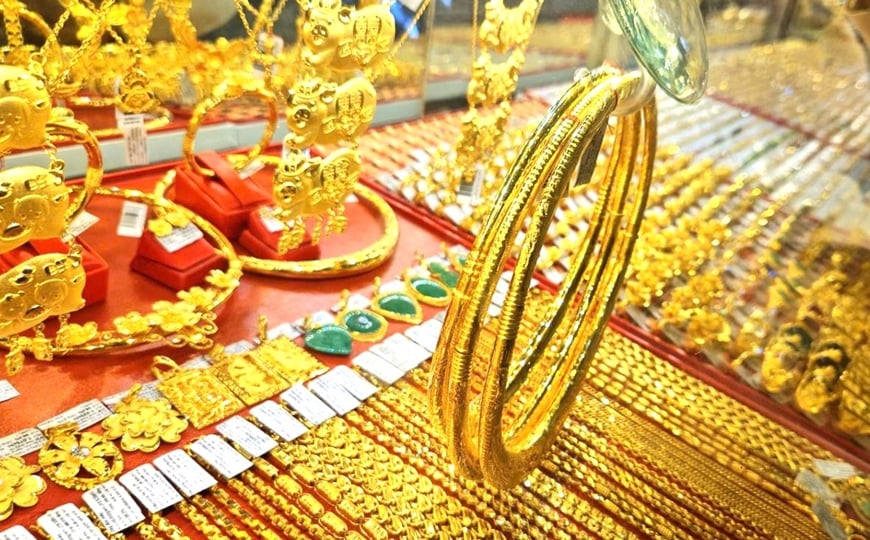 Giá vàng hôm nay 3/5: Chênh lệch mua bán cao, chuyên gia khuyến cáo điều này