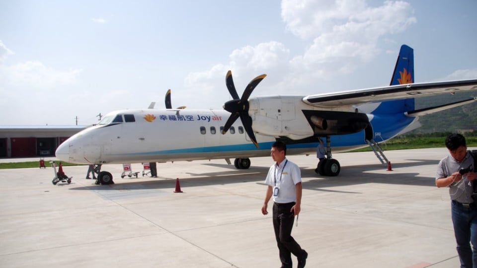Trung Quốc: Hãng hàng không nợ đầm đìa, phi công phải làm shipper giao đồ ăn để kiếm sống