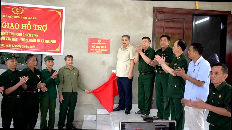 Ấm áp nghĩa tình đồng đội trong những căn nhà mới ở Lào Cai