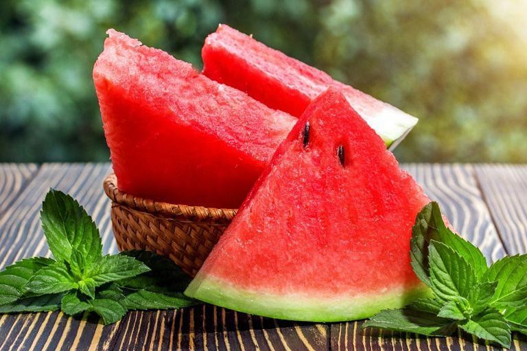 Cách chữa đau đầu bằng dưa hấu, cơn đau giảm nhanh lại được ăn ngon