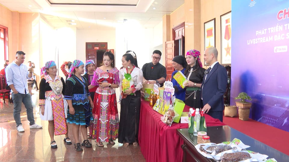 Lai Châu: Các doanh nghiệp, hợp tác xã học cách bán hàng trên sàn thương mại điện tử