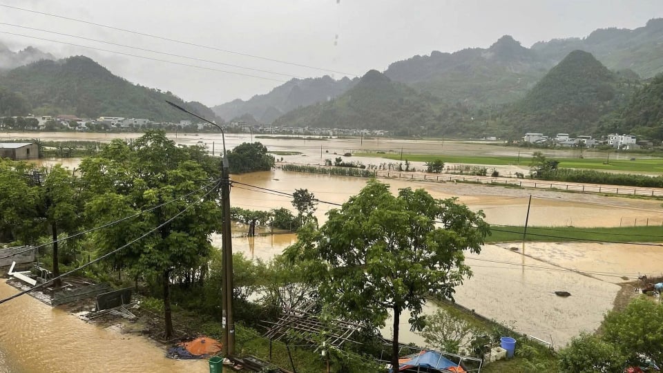 Mưa lớn gây ngập cục bộ ở thị trấn Mường Khương (Lào Cai)