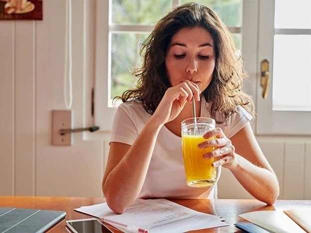 Nước cam tưởng siêu lành mạnh, uống kiểu này lại chẳng khác gì tự đầu độc cơ thể