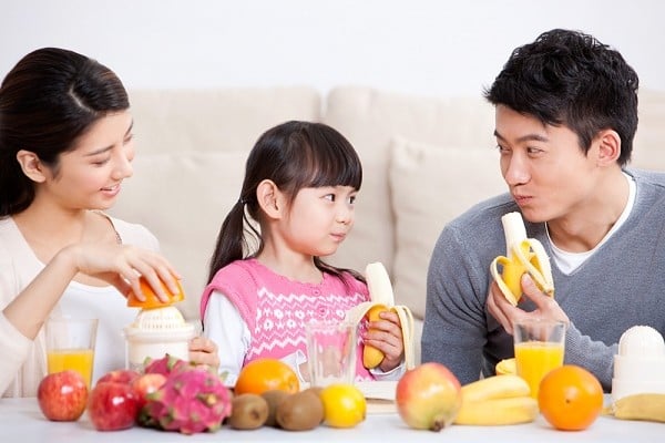 Quên chế độ ăn kiêng theo trào lưu đi, đây là 5 thói quen giúp bạn ăn ngon miệng, vui vẻ mà không sợ béo hay bệnh tật 