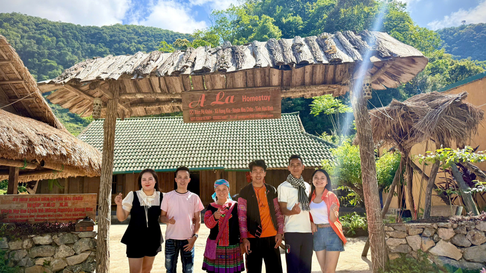 Chàng trai Mông và khát vọng gieo tương lai trên thung lũng mây Hang Kia
