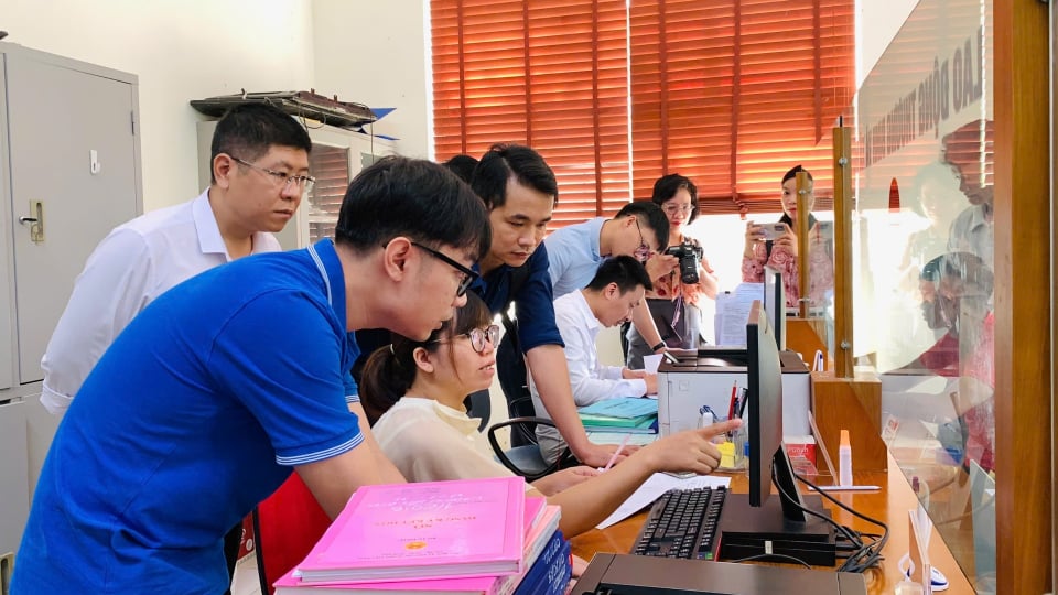 Nông thôn Tây Bắc: Xã Bình Lư sử dụng hệ thống thông tin để tiếp nhận, xử lý và trả kết quả thủ tục hành chính