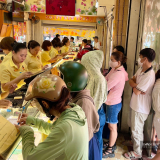Tiệm vàng tăng mạnh giá mua vào, nhưng nhiều người vẫn chê, không muốn bán