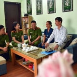 Cuộc đoàn tụ ngày 30/4, của 2 cha con sau 57 năm thất lạc nhờ hệ thống cơ sở dữ liệu quốc gia về dân cư