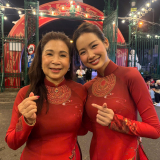 Nghệ sĩ Nhân dân Kim Xuân, Hoa hậu Bảo Ngọc có mặt từ rạng sáng, hào hứng tham gia lễ diễu binh 30/4