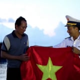 NSND Quang Thọ, Phạm Thu Hà, Hoà Minzy cùng hát về 70 năm anh hùng của người lính Hải quân