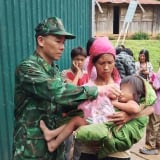 Tìm thấy bé gái 7 tuổi người La Hủ ở Lai Châu mất tích trong rừng sâu sau gần 2 ngày đêm