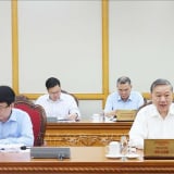 Bộ Chính trị, Ban Bí thư họp triển khai sắp xếp tổ chức bộ máy: Dự kiến giảm hàng trăm nghìn biên chế cán bộ công chức
