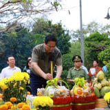 Thủ tướng kính cẩn nghiêng mình tri ân các anh hùng liệt sĩ tại Côn Đảo
