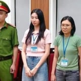 TIN NÓNG 24 GIỜ QUA: Bắt giữ nghi phạm đâm chết người phụ nữ; Hoa hậu Nguyễn Thúc Thùy Tiên bị bắt trong vụ kẹo rau củ Kera