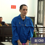 Con gái bị la mắng, bố dùng dao chém gục thông gia rồi bỏ trốn
