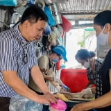 Đong đầy yêu thương trong những suất xôi sáng tại Phiên Chợ Trái Tim