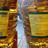 Mánh gian lận dầu ăn giá rẻ: Soi mỏi mắt, không thấy Vitamin A trên dầu ăn 'nhãn hiệu vàng' (Bài cuối)