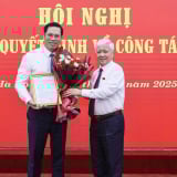 Bí thư Huyện ủy làm Thư ký Ủy viên Bộ Chính trị, Bí thư Trung ương Đảng, Chủ tịch Ủy ban Trung ương MTTQ Việt Nam