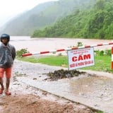 Quảng Trị: Hơn 2.000 dân Đakrông mòn mỏi chờ cầu vượt lũ Ly Tôn 