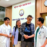 Cứu sống du khách Ba Lan mang 'thảm kịch kép' trong người, nguy cơ tử vong cao
