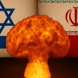  Iran tuyên bố Pakistan sẽ tấn công hạt nhân Israel nếu Tehran hứng đòn bom nguyên tử, Islamabad đáp trả bất ngờ
