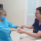 Đột ngột ngất xỉu khi đang tập văn nghệ tại trường, bé 13 tuổi  bị xuất huyết não nghiêm trọng