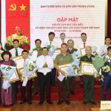 Tri ân 27 nhà báo lão thành, trao tặng bằng khen 123 nhà báo tiêu biểu 