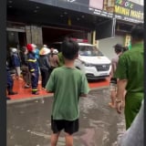 TIN NÓNG 24 GIỜ QUA: Phá đường dây sản xuất và buôn bán nước hoa giả 'khủng'; cháy quán karaoke, 1 người tử vong