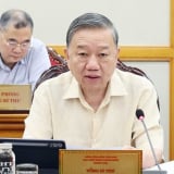 Tổng Bí thư đề nghị Đảng ủy Chính phủ báo cáo Bộ Chính trị về tình hình cán bộ, công chức nghỉ việc