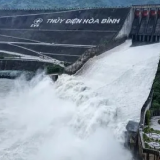 Gần một tiếng nữa, hồ thủy điện lớn nhất nhì miền Bắc thuộc tỉnh Phú Thọ được lệnh mở cửa xả đáy thứ hai xả lũ