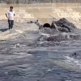 Dòng nước thải đen ngòm bất ngờ 'tuồn' ra biển, chính quyền ở tỉnh Gia Lai lên tiếng