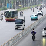 Xe ô tô chở hàng được chở người trong trường hợp nào theo quy định hiện hành?