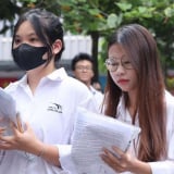 Hơn 200 trường công bố điểm sàn đại học 2025: Điểm sàn, điểm chuẩn chênh lệch bao nhiêu?