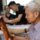 Xúc động chàng trai phục dựng ảnh anh hùng liệt sĩ: Mỗi bức ảnh một câu chuyện chạm đến trái tim triệu người!