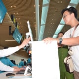 Công an TP.HCM triển khai xác thực sinh trắc học qua VNeID, phục vụ hành khách ở sân bay chỉ trong tích tắc