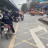 Mức phạt đè vạch mắt võng năm 2025, CSGT được phạt trường hợp nào, thấy vạch này người dân đi ra sao?