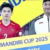Nguyễn Đình Bắc nhận danh hiệu Cầu thủ xuất sắc nhất giải U23 Đông Nam Á 2025