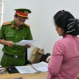 TIN NÓNG 24 GIỜ QUA: Thiếu niên đâm mẹ rồi tử vong dưới sông; tố bị sàm sỡ khi đi chuyển bằng xe khách giường nằm