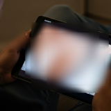 Nhân viên bị cáo buộc quay video nhạy cảm bằng iPad hành khách bỏ quên trên máy bay