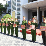 Bộ trưởng Bộ Công an tặng Bằng khen, danh hiệu thi đua cho nhiều tập thể, cá nhân Công an TP Đà Nẵng