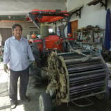 Anh nông dân Gia Lai cải tiến máy cuộn rơm khiến cả làng phục lăn 