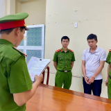 Đà Nẵng: Gã trai sinh năm 1999 mua sắc phục công an mặc, dùng 11 sổ đỏ giả để lừa tiền