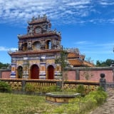 Ba ông vua nào của nhà Nguyễn có lăng mộ quàn một nơi rộng 6ha ở Huế?
