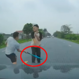 Cảnh sát vào cuộc vụ người đàn ông cầm gậy bóng chày tấn công tài xế khi va chạm giao thông ở Thái Bình